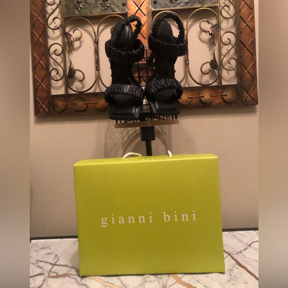 Black heeled sandals; size 7.5; straps are elastic; good stretch; - Picture 4 of 5